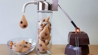 Keren, kali ini ia memadukan cookies bentuk oval seolah keluar dari toples hingga menyerupai setetes air yang masuk ke dalam mangkuk. Foto: Instagram @idolcidigulliver