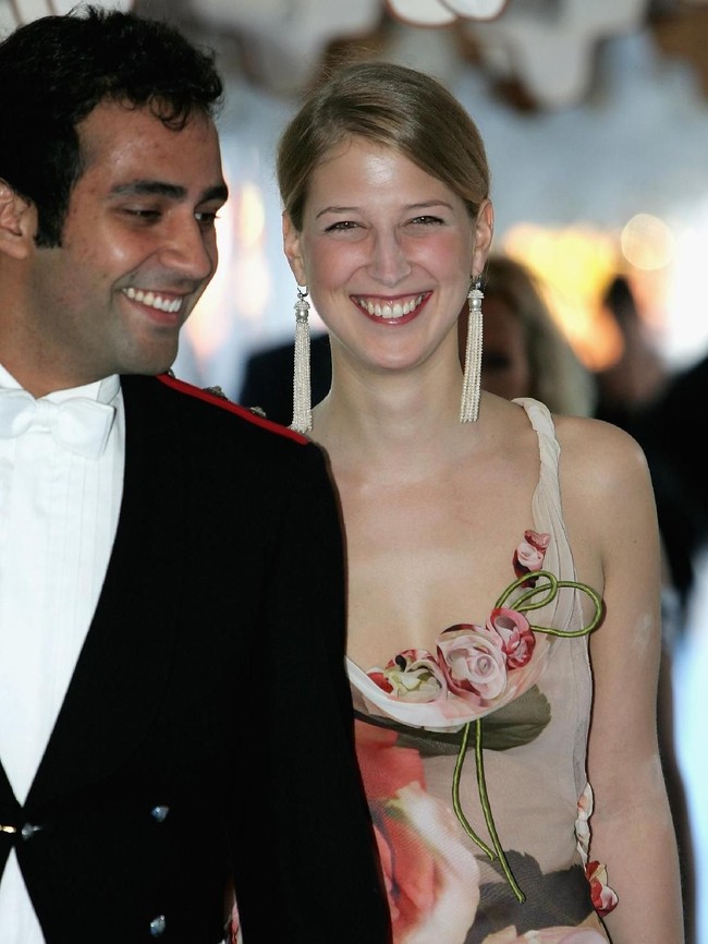 Kita berenang bugil di kolam renang Ratu Elizabeth di Istana Buckingham. Kita menggunakan MDMA (sejenis narkoba) di Windsor Castle, ungkap Aatish di artikel Vanity Fair. Gabriella dan Atish berpacaran selama tiga tahun dari 2003 sampai 2006.  Foto: Getty Images