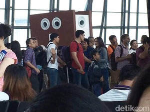 Dimas Masih Tutupi Pernikahahan dengan Nadine Chandrawinata