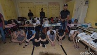 Kelebihan pelaku ini bisa mengubah nomor telepon yang mereka gunakan menghubungi korban. Nomor-nomor tersebut diubah menjadi nomor telepon kantor ataupun petugas keamanan di negaranya.