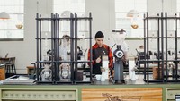 Alat-alat pembuatan kopi yang canggih dan beragam, membuat Barista Parlor jadi tempat yang menarik untuk belajar membuka kedai kopi. Kafe ini juga sering mengadakan workshop meracik kopi Foto: Istimewa