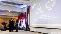 Ketua Umum Partai NasDem, Surya Paloh membuka diskusi Ngaji Kebangsaan di depan para kader partai, di kampus Akademi Bela Negara (ABN), Jakarta, Rabu (2/5/2018).