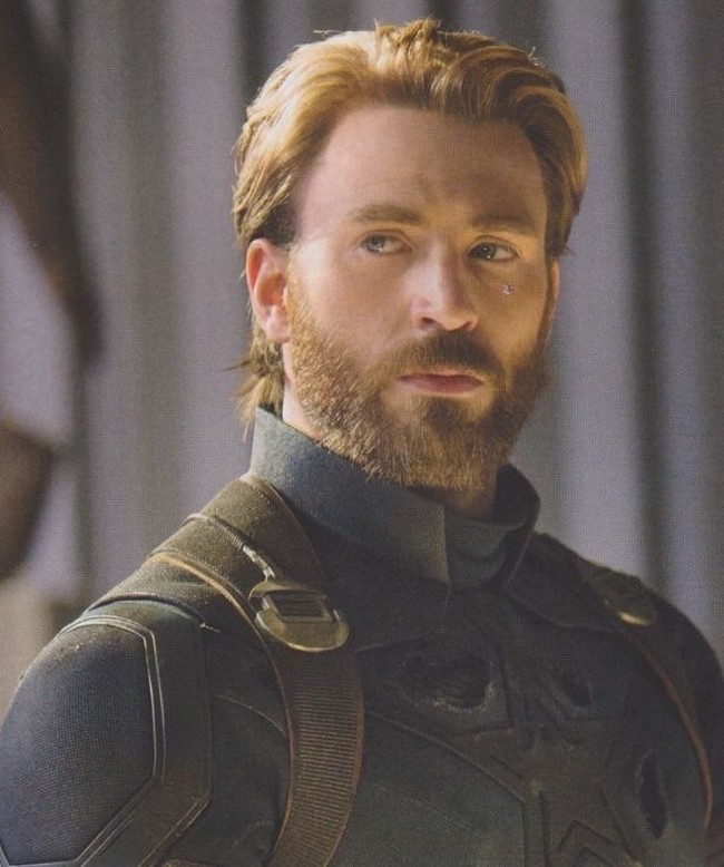 Diperankan aktor Chris Evans, Captain America muncul dengan penampilan baru. Tak lagi memakai topeng, Sang Kapten tampil berkumis dan berjenggot tebal. Rambutnya pun dibiarkan gondrong. Foto: Istimewa