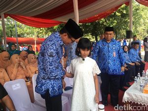 Sandi Kagum Lihat Siswi SLB Nyanyi Indonesia Pusaka di Hardiknas