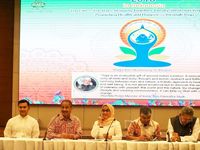 Menarik Turis India dengan Yoga