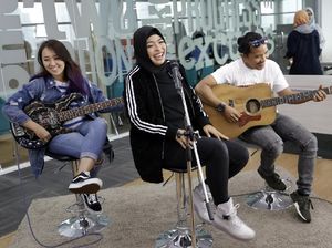 Cerita di Balik Di Atas Cinta dari Kotak