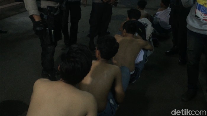 Bawa Sajam untuk Tawuran, 6 Pelajar Ditangkap di Klender