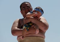 Mengenal Ritual Bayi Menangis di Jepang