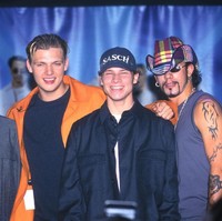 Fedora warna-warni buat penampilan kamu lebih seru. Foto: Dok. Getty Images