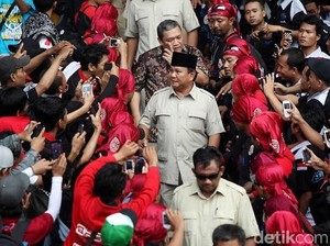 Massa KSPI Long March dari Surabaya ke Jakarta demi Prabowo