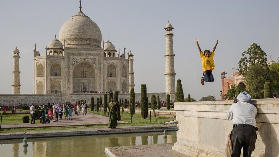 Warna Taj Mahal berubah 'kehijauan' akibat polusi, pemerintah India didesak ambil tindakan