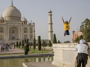 Heboh Taj Mahal Berubah Warna, Apa Penyebabnya?