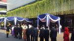 Potret Mendikbud Berbaju Adat Pimpin Upacara Hardiknas