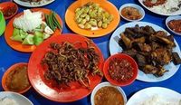 Makan Malam Nasi Uduk Berlauk Komplit di 5 Tempat Makan di Jakarta