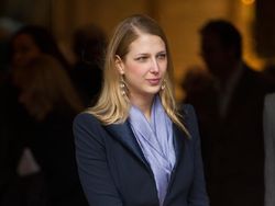 Lady Gabriella Windsor Pingsan Saat Peti Mati Ratu Elizabeth II Tiba