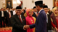Pelantikan dilakukan di Ruang Utama Istana Negara, Kompleks Istana Kepresidenan, Jakarta, pukul 14.47 WIB, Rabu (2/5/2018).