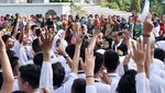 Saat Jokowi Kenalkan Kambing hingga Rusa ke Anak SMA di Bogor