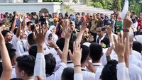 Jokowi juga meminta kepada peserta Kawah Berprestasi 2018 ini memiliki rasa bangga terhadap Indonesia. Apalagi, peserta berasal dari berbagai macam daerah.