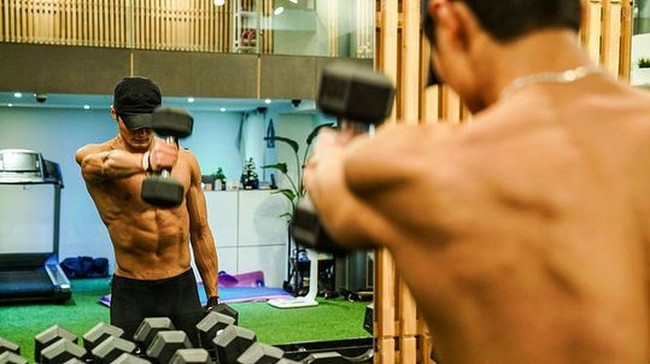 Sebagai pemenang Mister International 2018, Lee Seung Hwan berhak mendapatkan gaji selama satu tahun, tempat tinggal di apartemen selama menjalani tugasnya di Singapura, sokongan biaya hidup juga diorbitkan sebagai model. Foto: Instagram