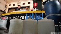 Penggerebekan rumah ini dilakukan pada Kamis (26/4) lalu. PRW dijerat UU Nomor 18 Tahun 2012 tentang Pangan.