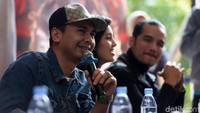 Satu hal yang sedang dipersiapkan Raditya Dika yakni latihan menari Tortor. Foto: Pool/Noel/detikHOT