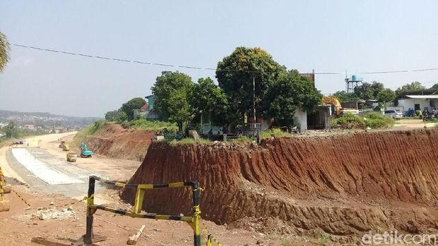 Akhirnya Rumah Sengketa di Tengah Tol Batang-Semarang Dibongkar