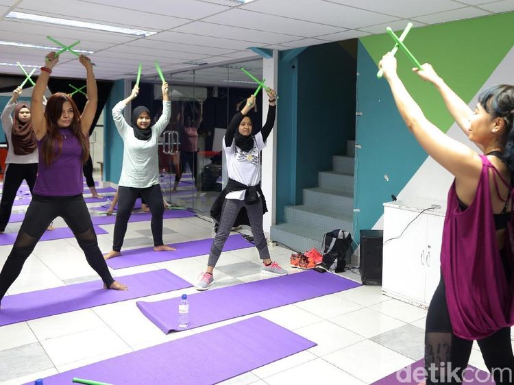 Foto: Satu Jam Bakar 800 Kalori dengan Pound Fit