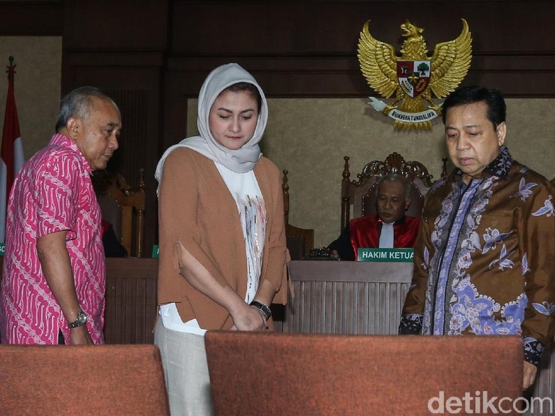 Kesaksian Papa Novanto dan Mama Deisti untuk Fredrich Yunadi Kesaksian Papa Novanto dan Mama Deisti untuk Fredrich Yunadi