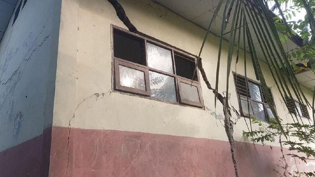 Siswa SD di Serang UN di Bawah Bayang-bayang Ambruknya Gedung
