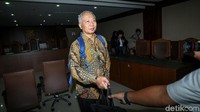 Sebelumnya, Antonius Budi dituntut 7 tahun penjara oleh jaksa karena dinilai bersalah menerima suap terkait jabatan dan wewenangnya.