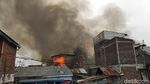 Foto: Api Hanguskan 30 Rumah Warga Bandung, 4 Orang Terluka