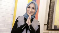 Assalamualaikum, Chacha Frederica makin terlihat bersinar. Foto: Palevi S/detikHOT