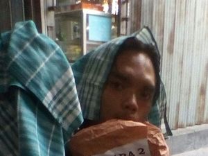 Juara II Lomba Baca Puisi Pemprov Banten, Noval Dihadiahi Serbet
