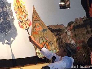 Kisah Gandhang, Jawara Festival Dalang Bocah dari Pacitan