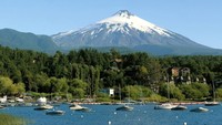 Gunung Villarrica di Chile menawarkan pemandangan indah dari berbagai sisinya (Turismo Chile)