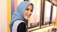 Aura kecantikan member Girl Squad ini makin bersinar. Foto: Ismail/detikHOT