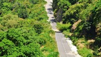 Pulau Wetar di Maluku Barat Daya dengan ibu kota Kecamatan IIwaki memiliki luas 2.622 km2 dihuni oleh sekitar 7.900 jiwa. Penanganan jalan dilakukan sepanjang 50 km yang menghubungkan Pelabuhan Ilwaki dan Pelabuhan Lurang. Kondisi jalan di Pulau Wetar cukup baik. Istimewa/Kementerian PUPR.