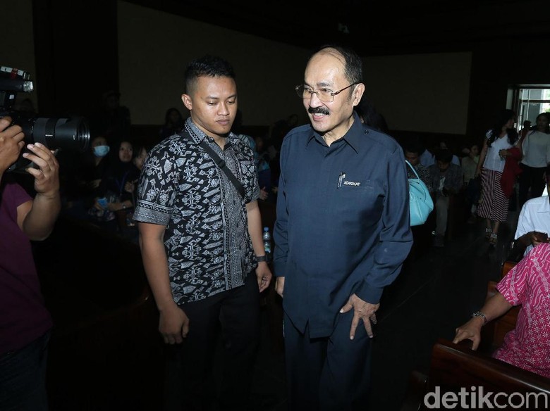 Lagi-lagi Fredrich Ditegur Hakim karena Panggil Jaksa Situ Lagi-lagi Fredrich Ditegur Hakim karena Panggil Jaksa Situ