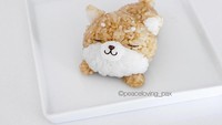 Semuanya dibuat serba nasi. Nasi kepal berbentuk anak anjing ini memiliki warna cokelat dan putih. Dengan bagian mata, hidung dan mulut yang dibuat dari lembaran nori. Foto: Instagram peaceloving_pax