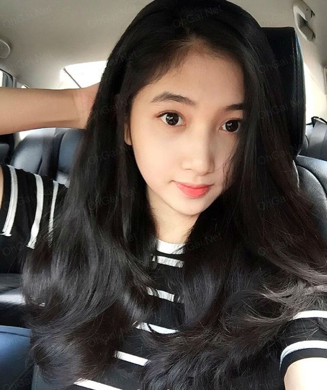 Kalau gurunya secantik ini, bikin ingin balik lagi jadi murid SD, nggak? Foto: Facebook/Bui Thuy Ngan