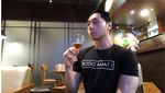 Ini Aksi Paranormal yang Sedang Hits, Roy Kiyoshi Jika Sedang Makan