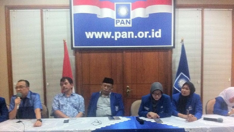 Eggi: Tak Seharusnya Susi Ferawati ke Kelompok #2019GantiPresiden Eggi: Tak Seharusnya Susi Ferawati ke Kelompok #2019GantiPresiden