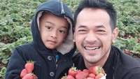 Nyoman Oka Wisnupada Antara atau Oka Antara merupakan seorang aktor asal Bali yang dikenal melalui film-film bergenre laga. Foto: Instagram @oks_antara