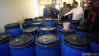 Pabrik ini memproduksi 360 botol ciu per hari.