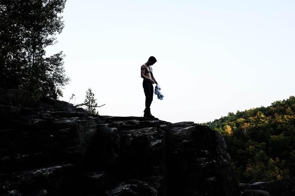 Saat foto-foto di suatu tempat, tak jarang Tom Holland memamerkan otot-ototnya (tomholland2013/Instagram)Â Saat foto-foto di suatu tempat, tak jarang Tom Holland memamerkan otot-ototnya (tomholland2013/Instagram)Â