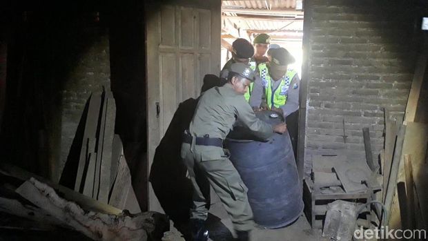 Limbah Pabrik Gula Jadi Bahan Baku Miras di Kampung Arjo Ngawi