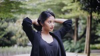 Dari pernikahan pertamanya dengan Ikke Nurjanah, Aldi Bragi dikaruniai satu orang putri. Sang putri yang bernama Dira itu telah beranjak dewasa.  Foto: Dok. Instagram/adirakania