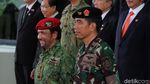 Foto: Jokowi Berbaju Loreng dan Berbaret