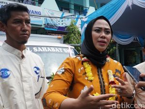 Bupati Cellica Gandeng Desainer Populerkan Batik Karawang