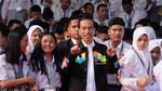 Gaya Jokowi Berjaket Asian Games di Hadapan OSIS SMA